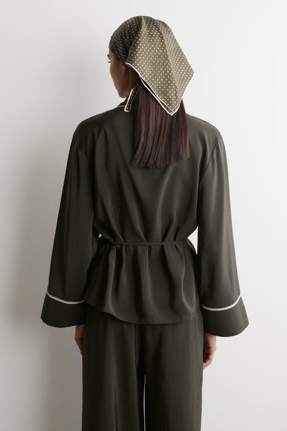 Contrast-piped belted wrap top