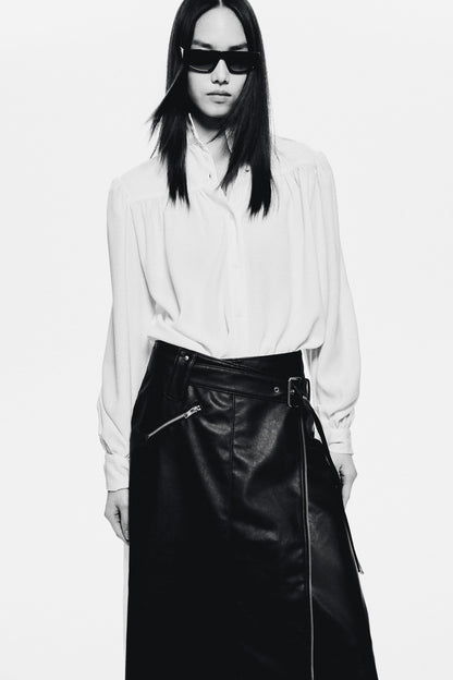 Coated belt-detail skirt