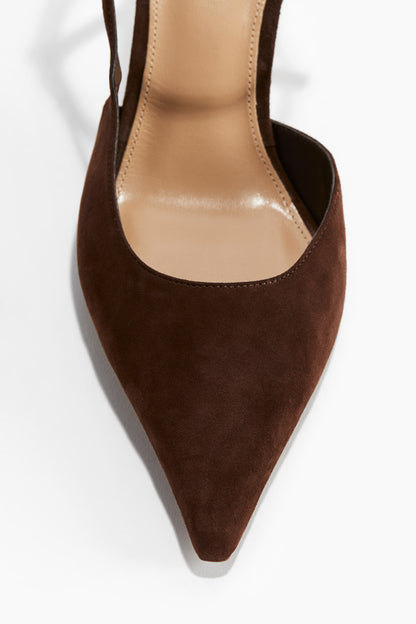 Pointed leather court shoes