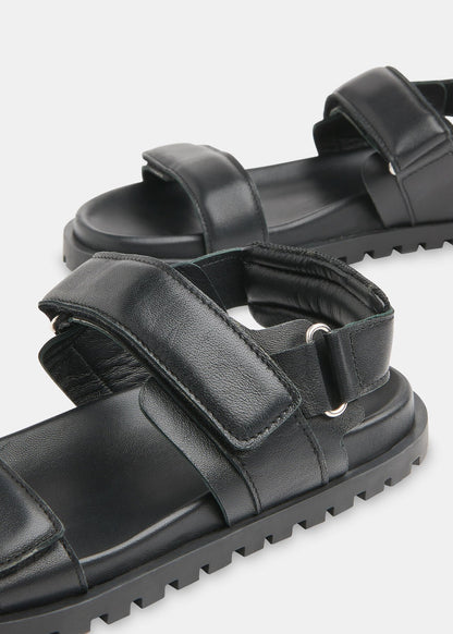 Sporty velcro sandals