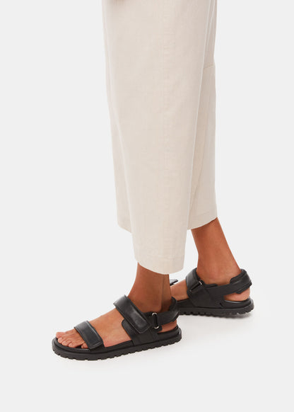 Sporty velcro sandals