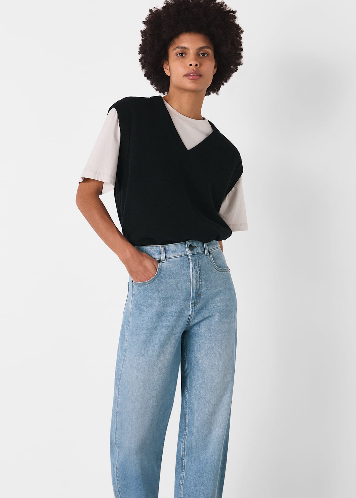 Light Wash Stretch Barrel Leg Jean