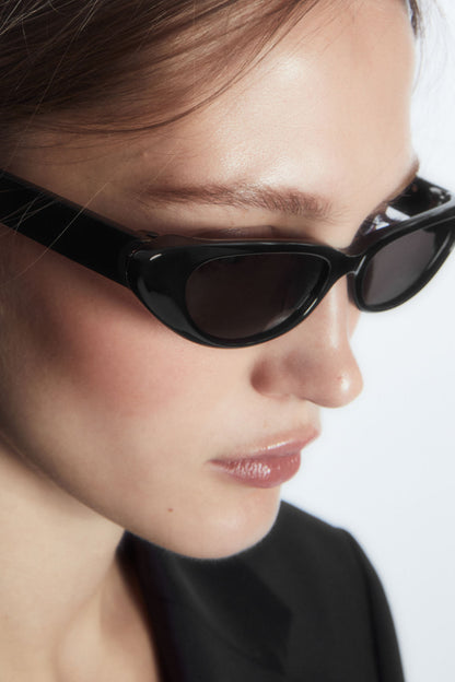 Wing cat-eye sunglasses